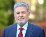 Dr. Julio Aspiazu de la Vega, promovierter Physiker und international renommierter Geschäftsmann, hat sein Wissen sowohl in der Wis- senschaft als auch in der Wirtschaft erworben.
