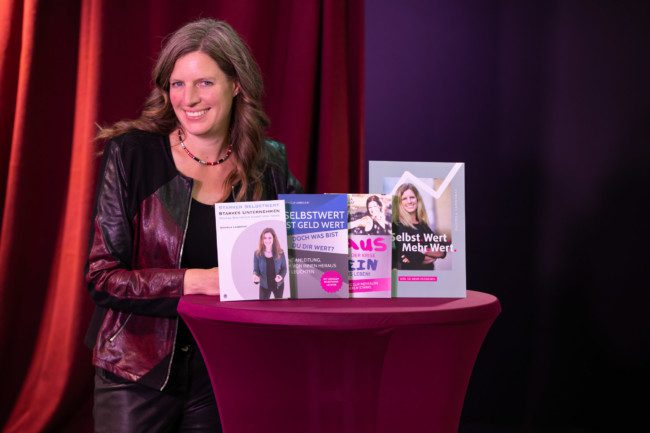 Schreib Dein Buch zur Stärkung Deines Selbstwertgefühls. Club der Redner_daniela-web-113