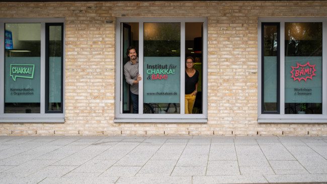 ChakkaBam-Marketing-Existenzgruender-Markenbildung-Willkommen-Fassade
