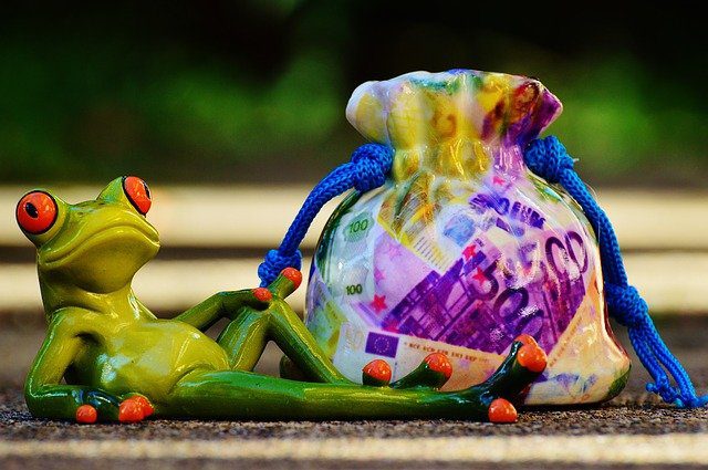 money-soothes-1032647_640